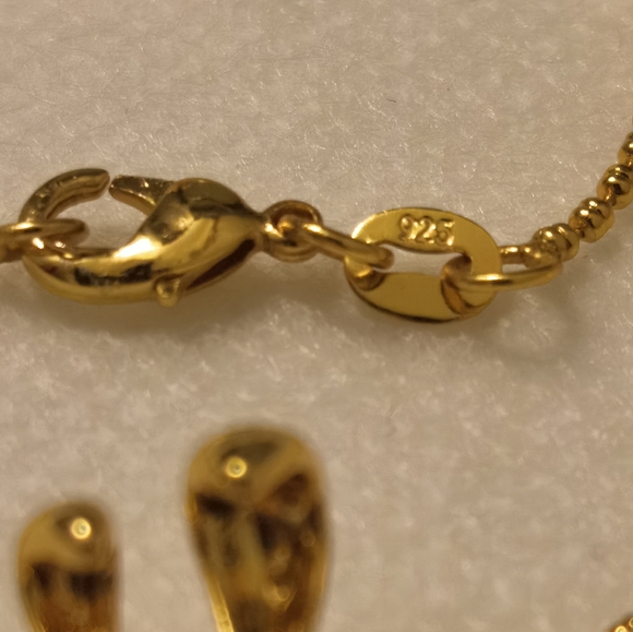 Freshwater pearl rabbits necklace and earrings set. - Picture 6 of 6